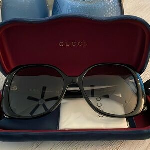 Gucci Sunglasses. Like new! No scratches.